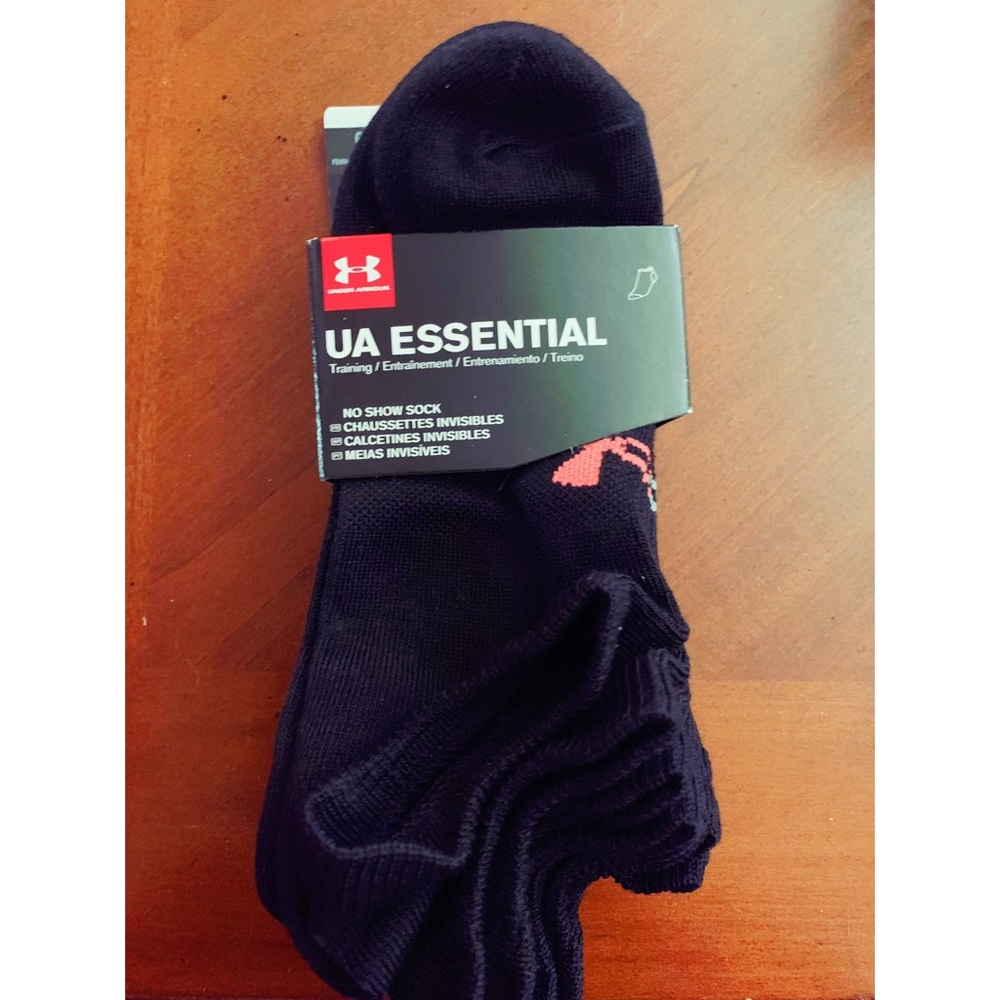 𝐏𝐑𝐈𝐂𝐄 𝐃𝐑𝐎𝐏  NWT UA Essential No-Show Sock